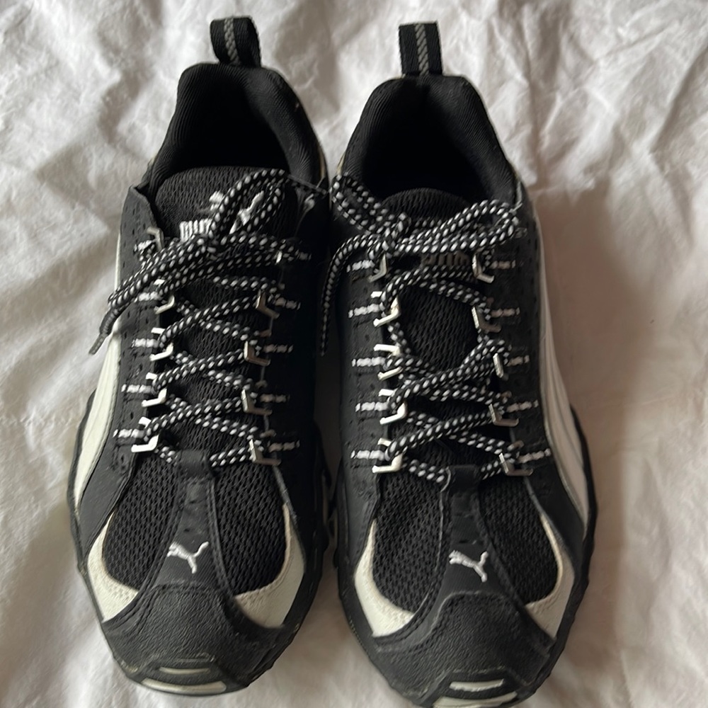Beautiful puma shoes very comfortable size 7
